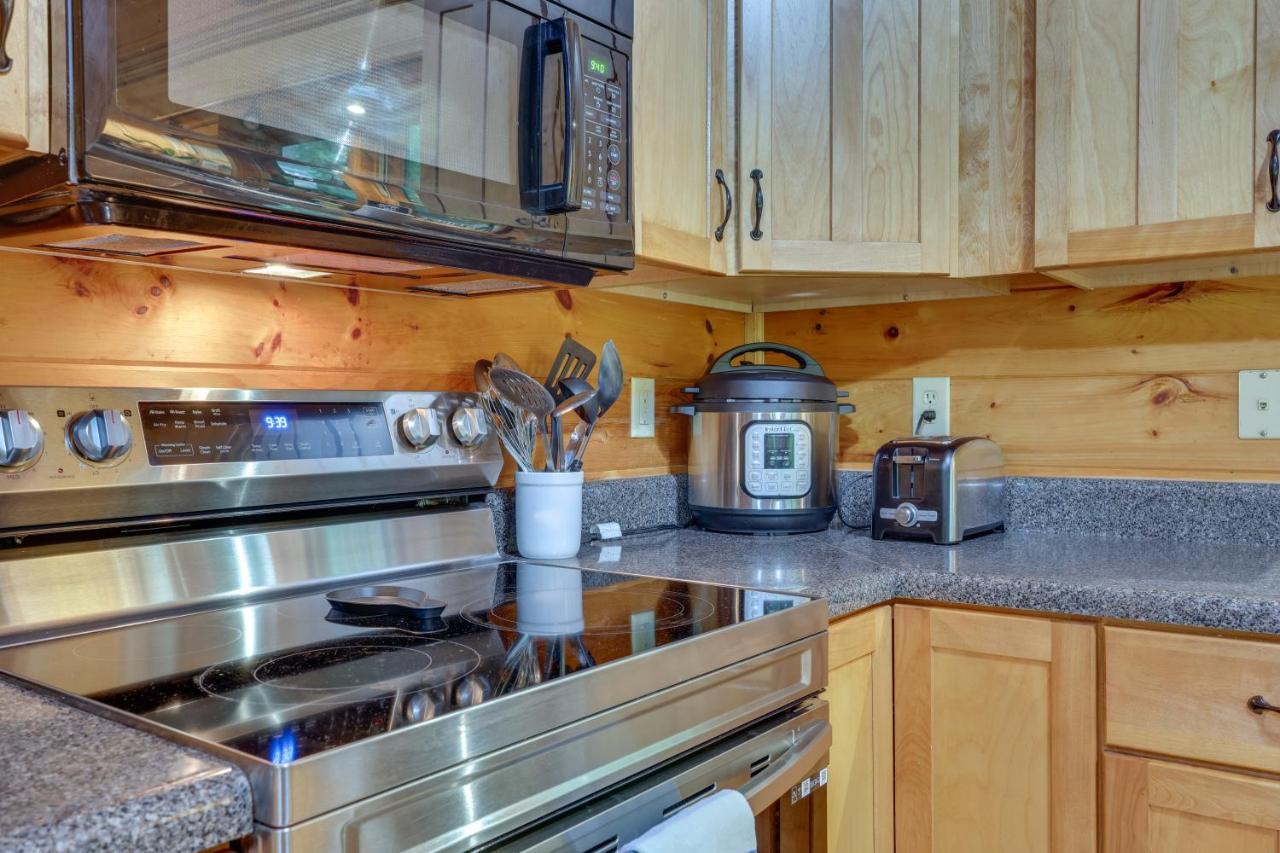 Riverfront Ellijay Cabin With Deck And Pool Access! Exterior photo