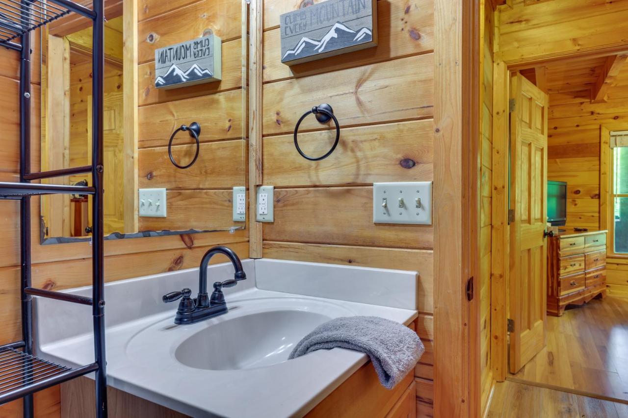 Riverfront Ellijay Cabin With Deck And Pool Access! Exterior photo