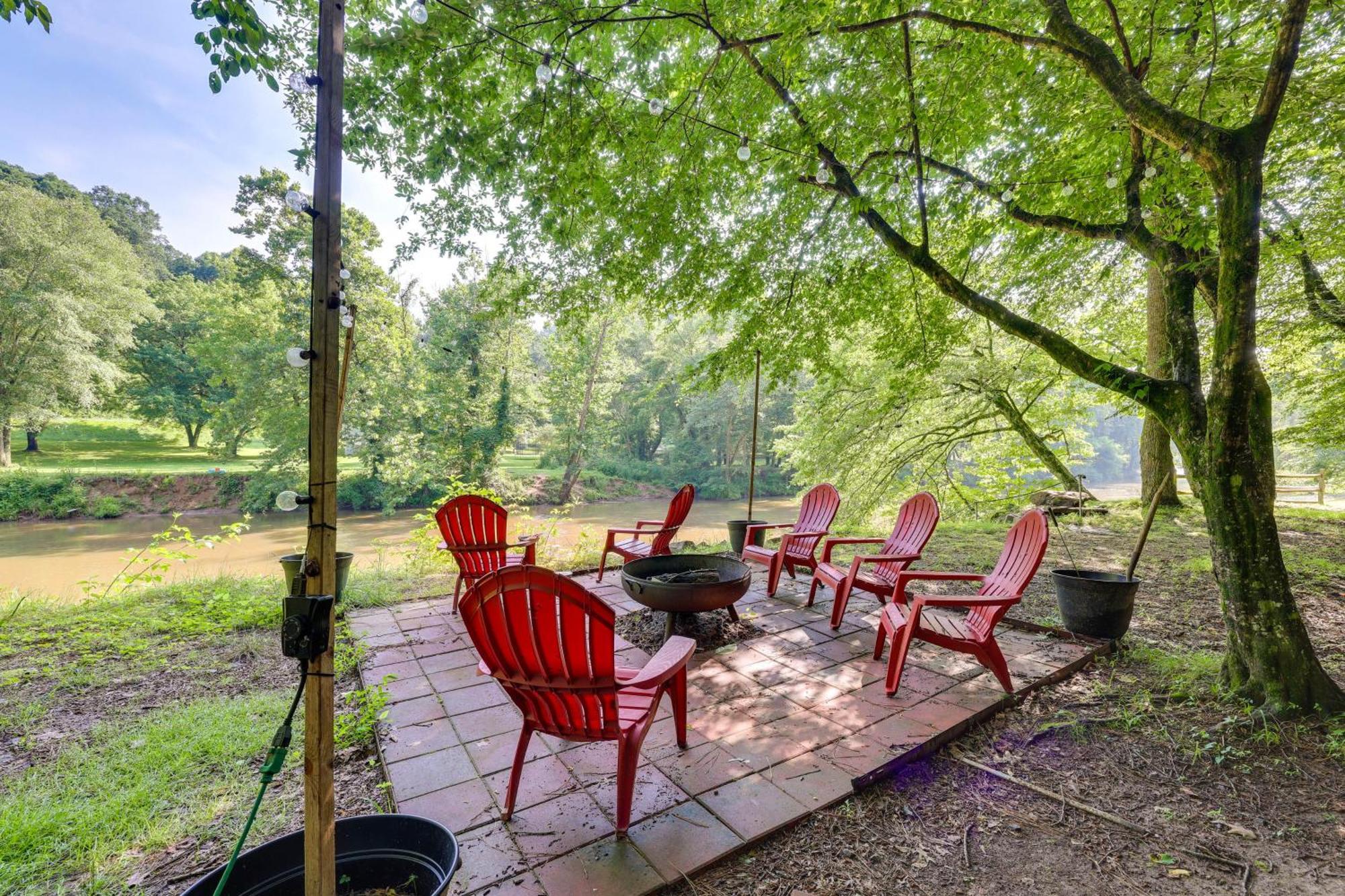 Riverfront Ellijay Cabin With Deck And Pool Access! Exterior photo
